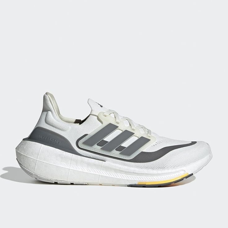7 Sepatu Terlaris 2025