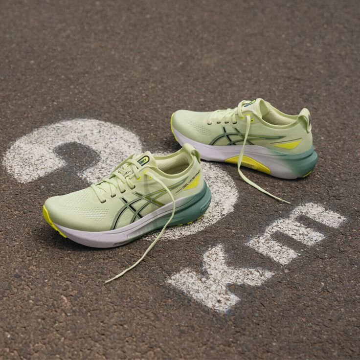 7 Sepatu Terlaris 2025